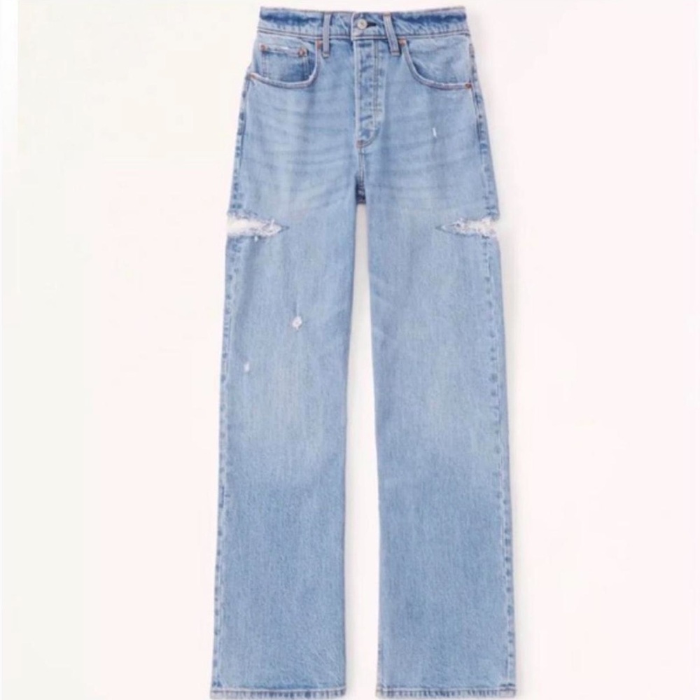 Abercrombie Curve Love ’90s Baggy Low Rise Jeans – Light/Medium Wash